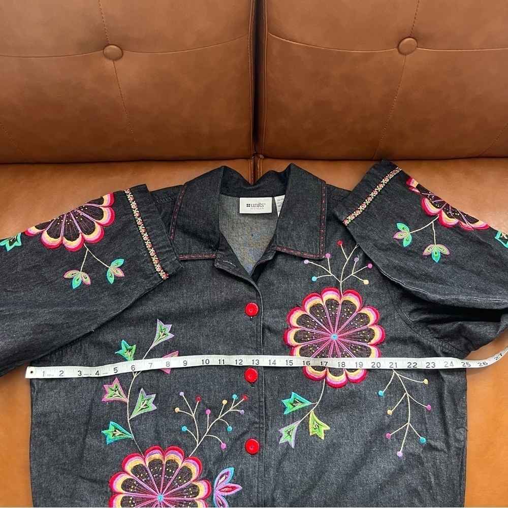 Units Women’s Sz 1X Embroidered Beaded Black Denim Floral Jacket Art To Wear - Picture 10 of 12